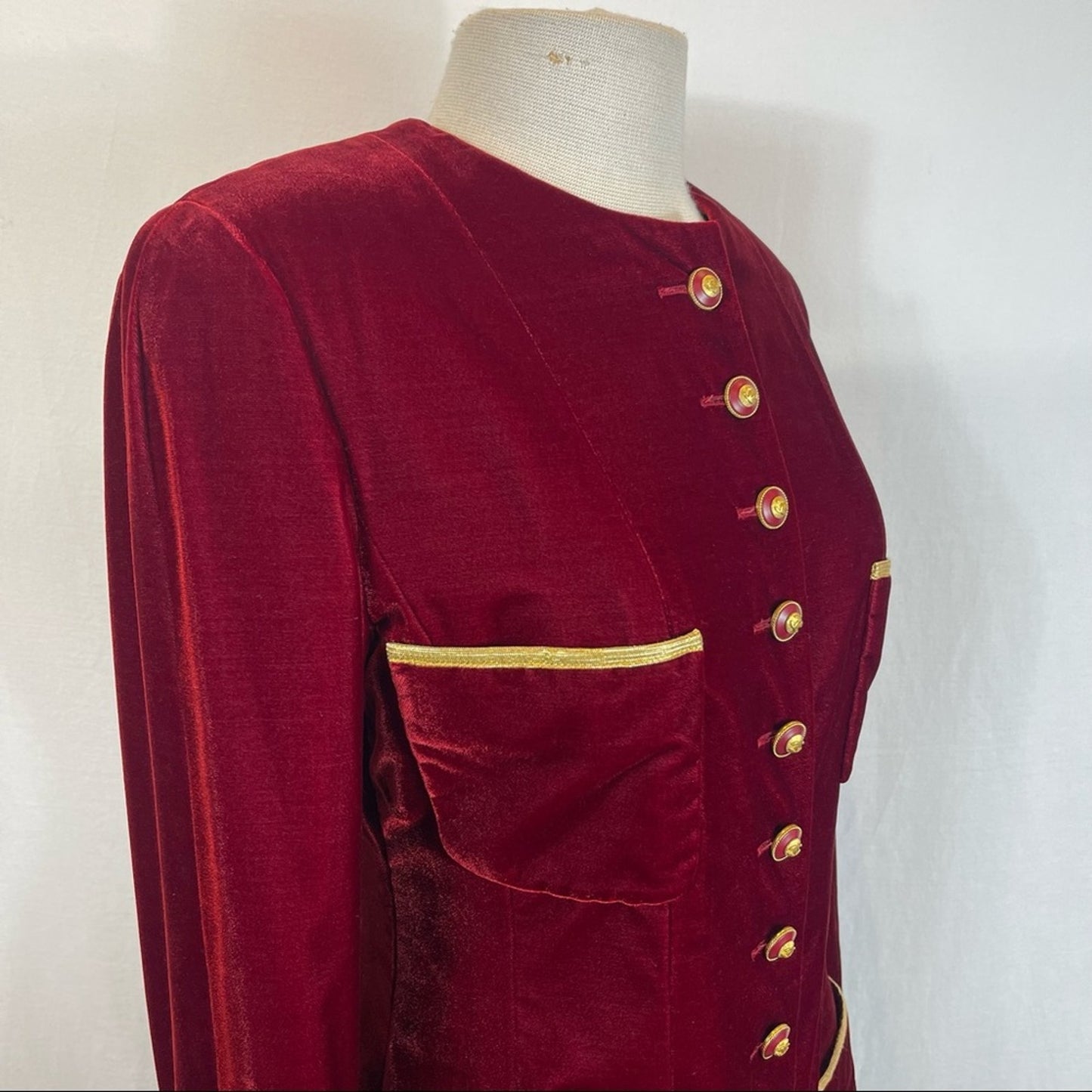 Chanel Vintage 1993 Interlocking CC buttons single breasted coat red velvet 40