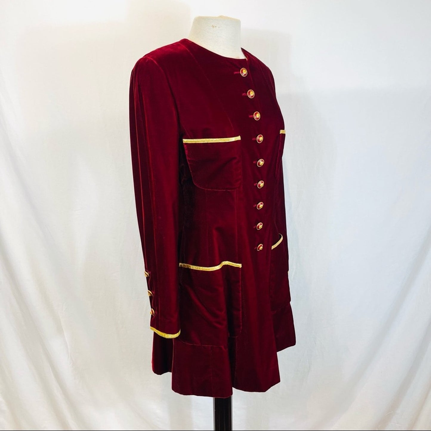 Chanel Vintage 1993 Interlocking CC buttons single breasted coat red velvet 40