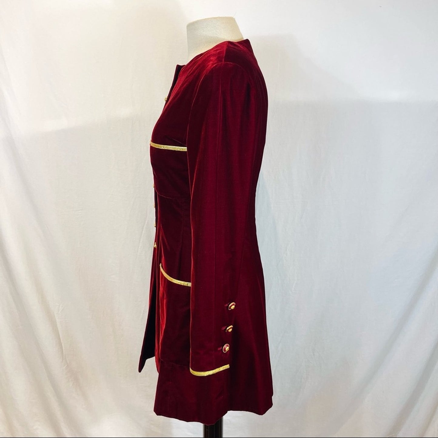 Chanel Vintage 1993 Interlocking CC buttons single breasted coat red velvet 40