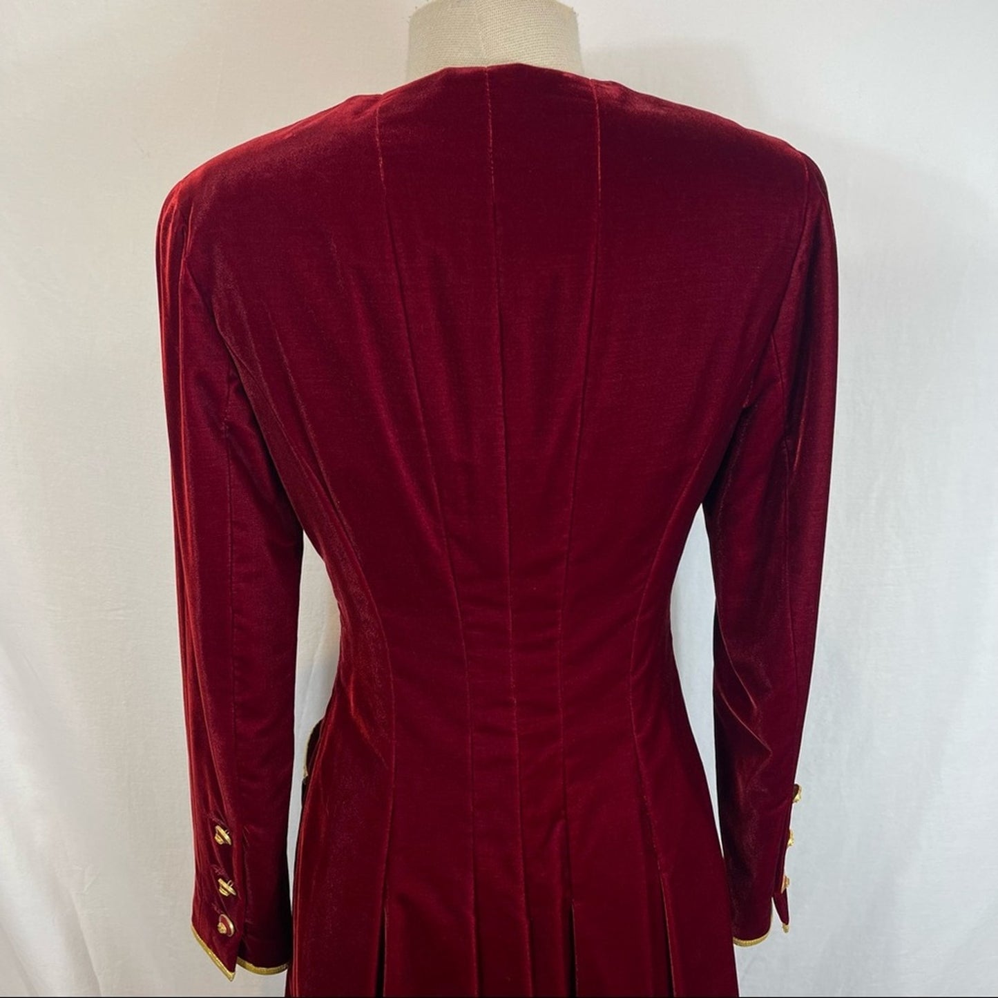 Chanel Vintage 1993 Interlocking CC buttons single breasted coat red velvet 40