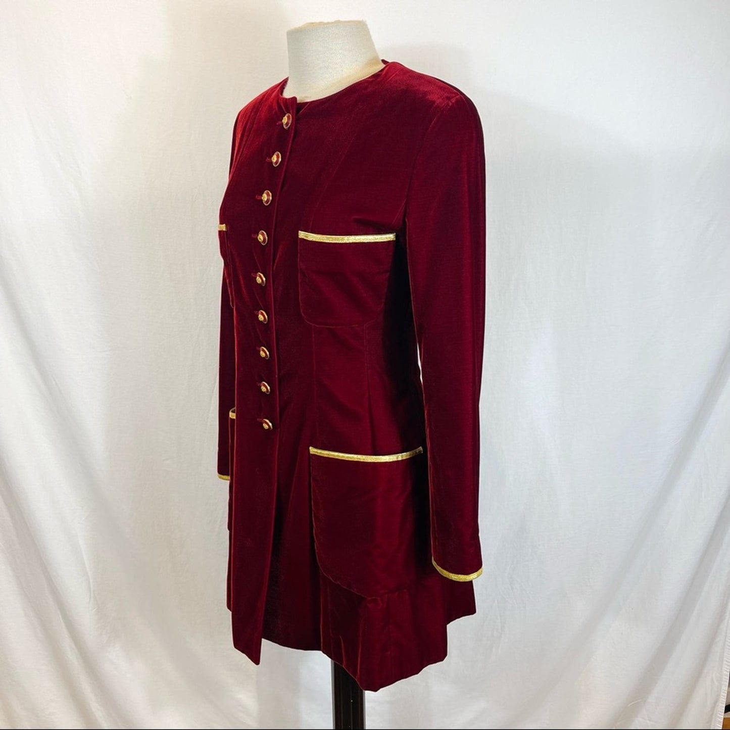 Chanel Vintage 1993 Interlocking CC buttons single breasted coat red velvet 40