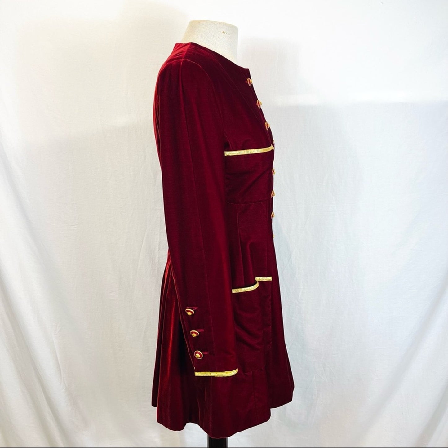 Chanel Vintage 1993 Interlocking CC buttons single breasted coat red velvet 40
