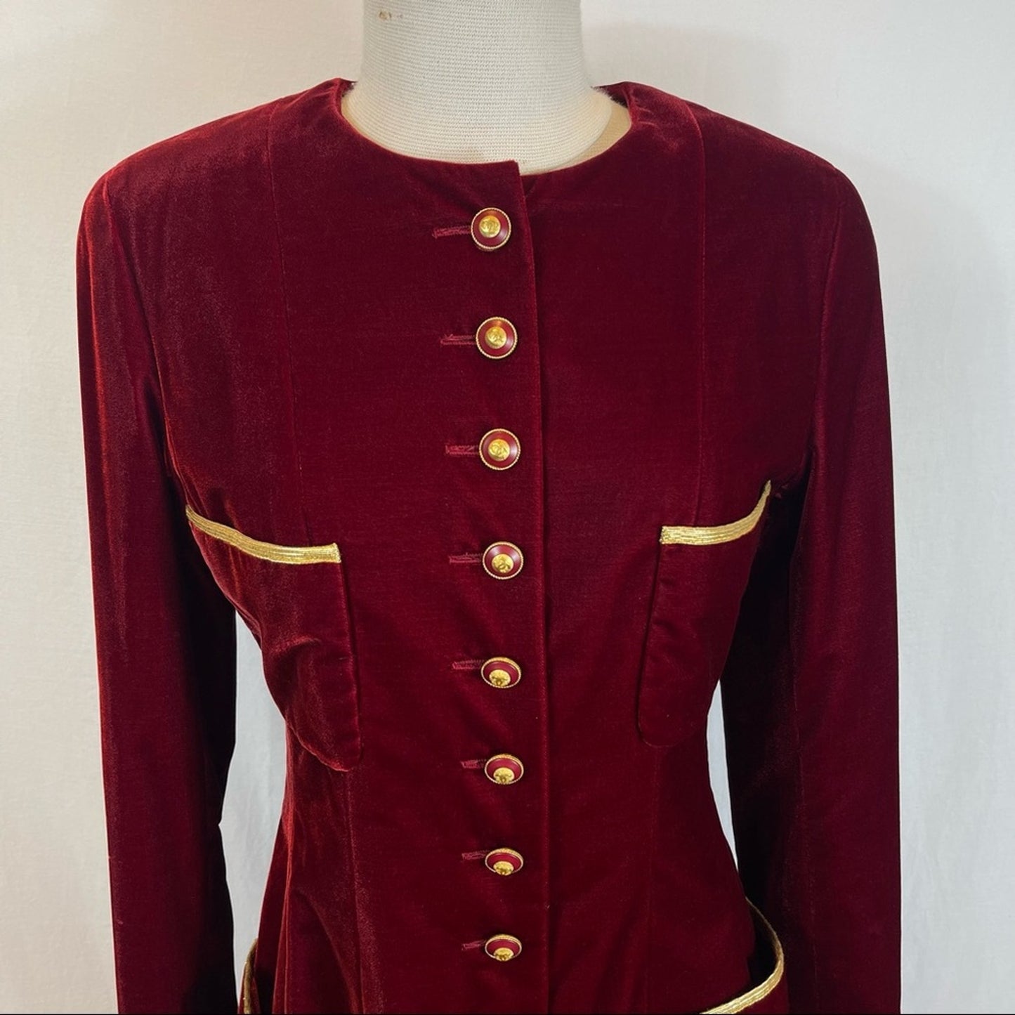 Chanel Vintage 1993 Interlocking CC buttons single breasted coat red velvet 40