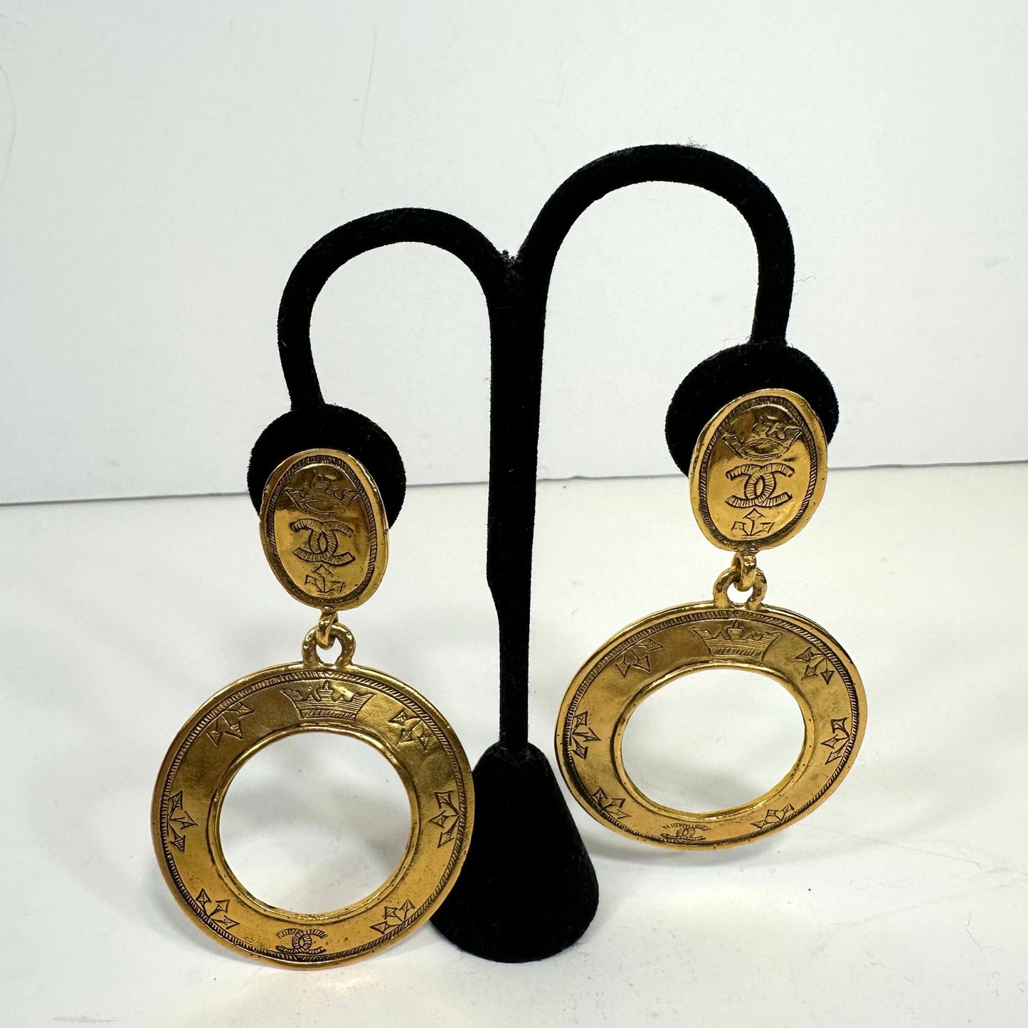 CHANEL Vintage 1987 logo engraved Medallion Hoop clip on earrings