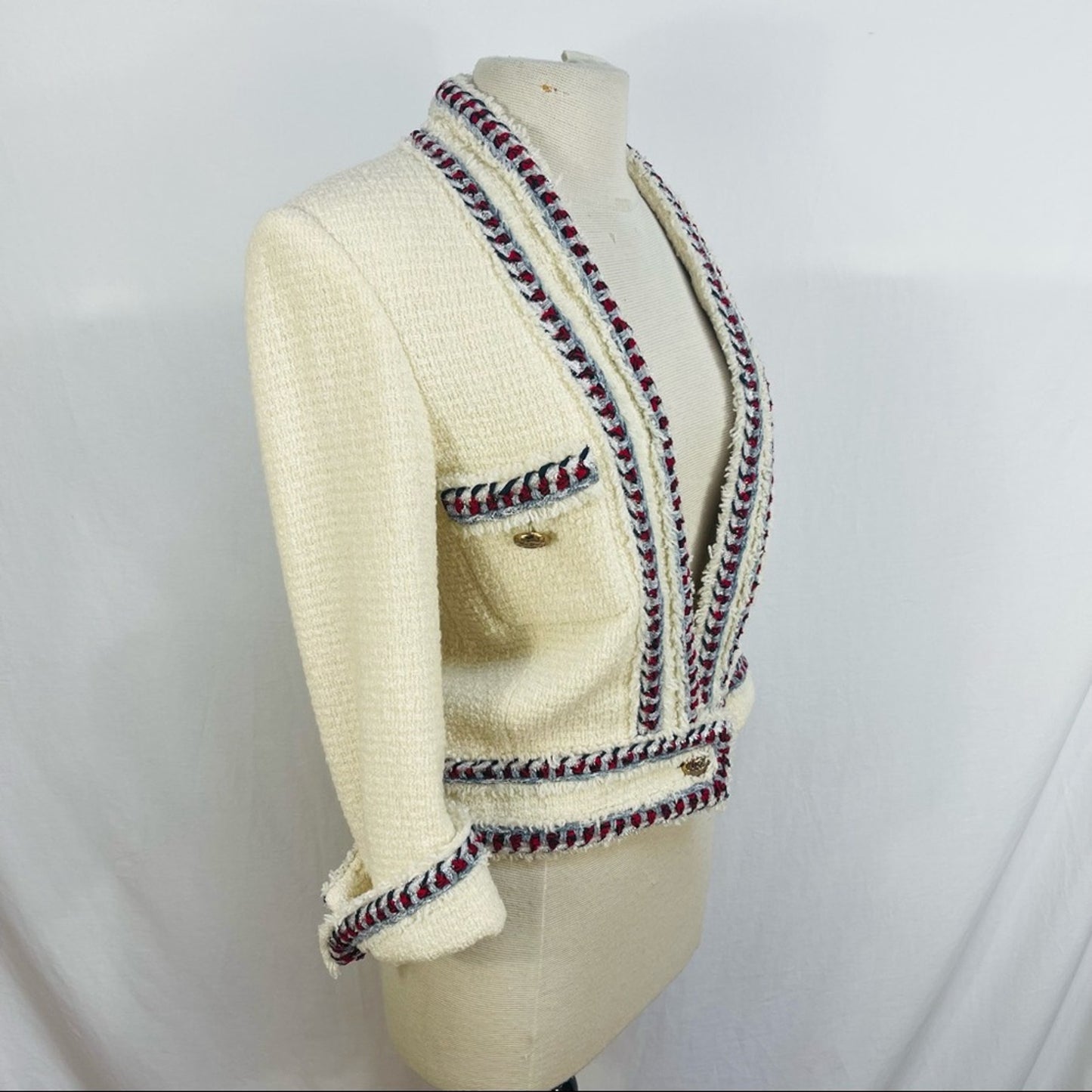 Chanel Cruise 2013 Collection White Boucle Tweed Blazer Jacket 38 Blue Red Trim