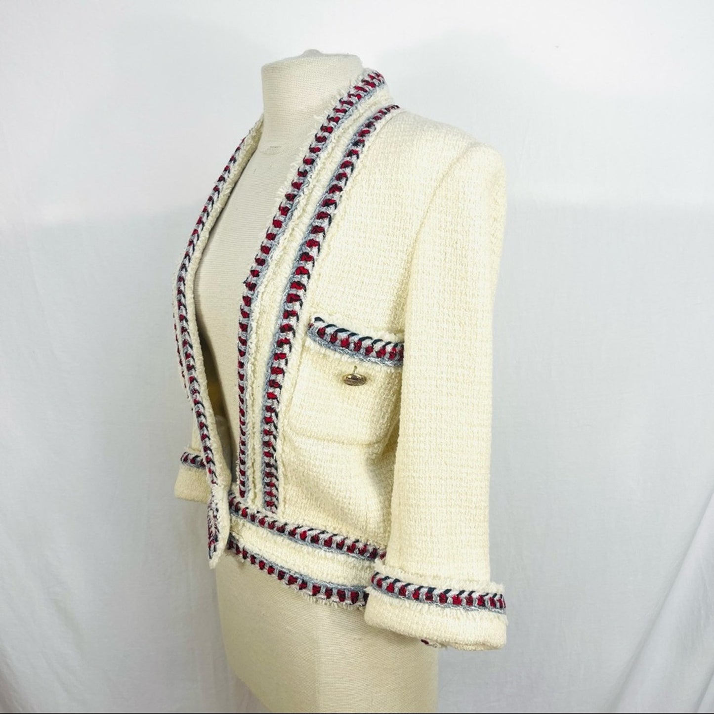 Chanel Cruise 2013 Collection White Boucle Tweed Blazer Jacket 38 Blue Red Trim